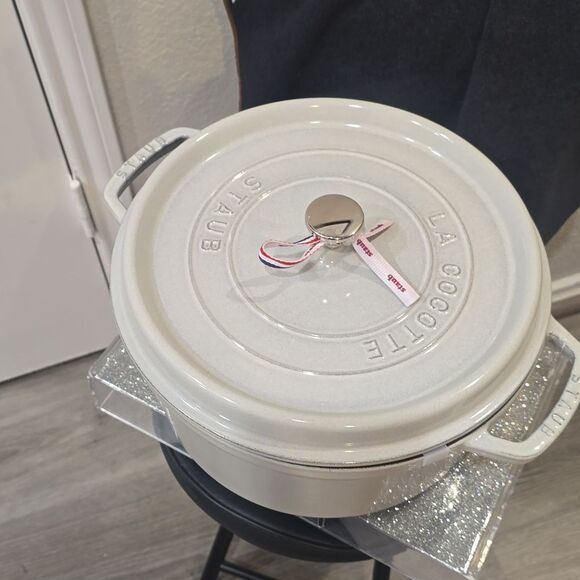 Staub Cast Iron 7QT Round Dutch Oven- White Truffle - Picture 11 of 14